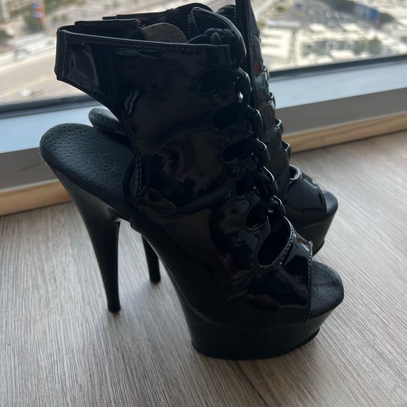 Black Heels - Picture 2 of 4